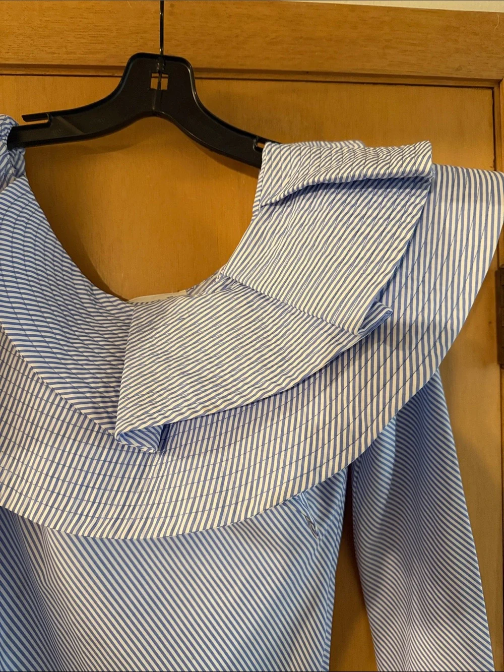 Luxe Stylekeepers Women’s Striped Ruffle Off-Shoulder Top Nautical Blue Medium - Picture 3 of 10